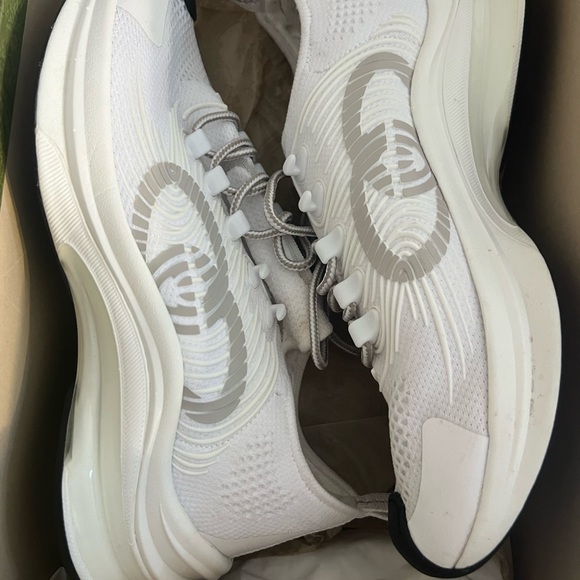 Gucci Women's Cream Sneakers - Picture 2 of 12